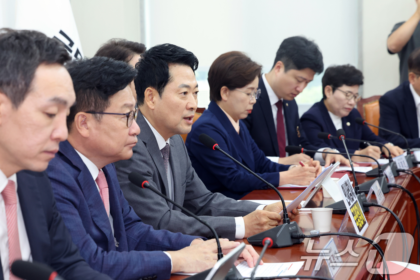 (서울=뉴스1) 황기선 기자 = 장동혁 국민의힘 대표가 14일 오전 서울 여의도 국회에서 열린 최고위원회의에서 발언을 하고 있다.  2026.9.14/뉴스1