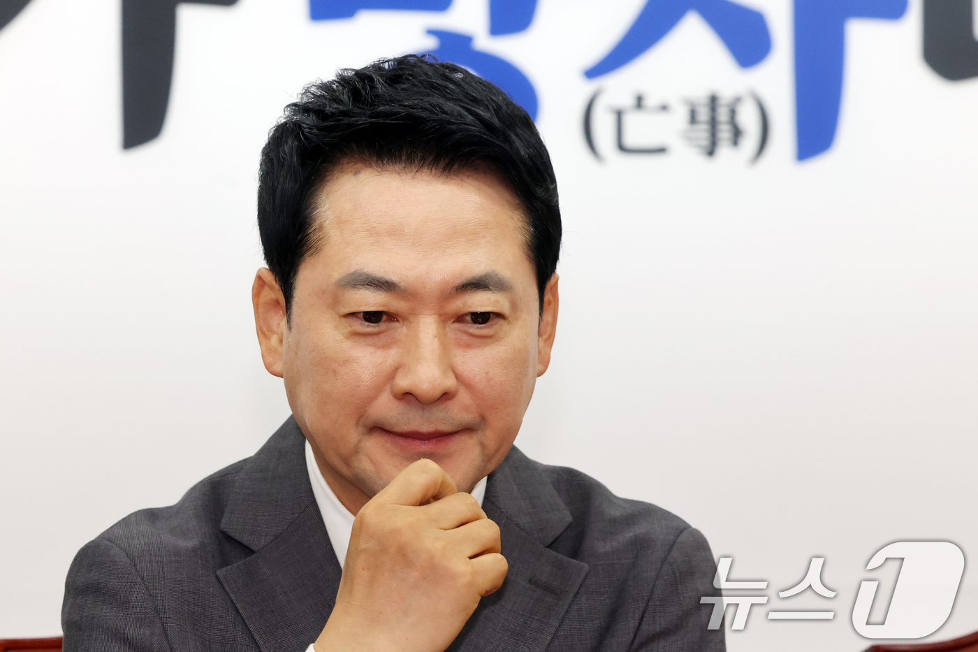 (서울=뉴스1) 황기선 기자 = 장동혁 국민의힘 대표가 14일 오전 서울 여의도 국회에서 열린 최고위원회의에서 생각에 잠겨 있다. 2026.9.14/뉴스1