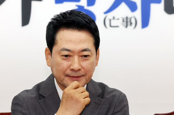 생각에 잠긴 장동혁 대표