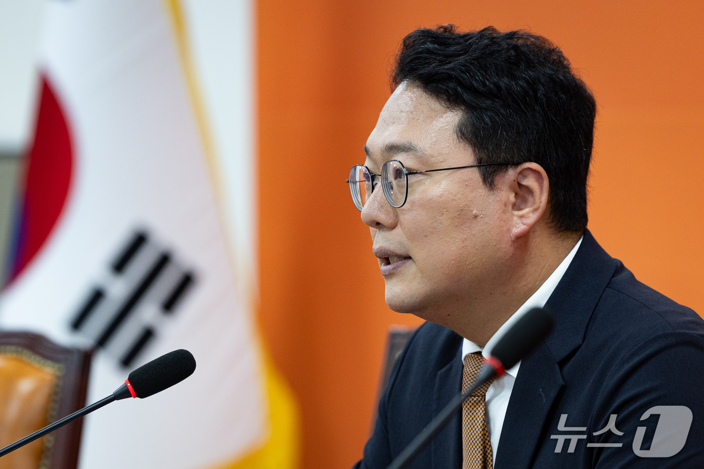 (서울=뉴스1) 유승관 기자 = 천하람 개혁신당 당대표 권한대행 겸 원내대표가 14일 서울 여의도 국회에서 기자간담회를 하고 있다.천 권한대행은 이날 간담회에서 당 비상대책위원장으 …