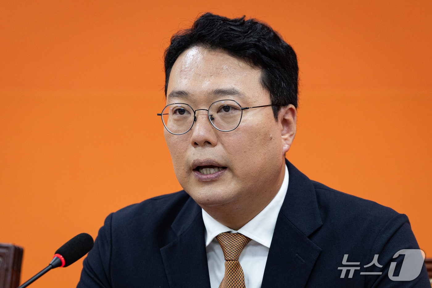 (서울=뉴스1) 유승관 기자 = 천하람 개혁신당 당대표 권한대행 겸 원내대표가 14일 서울 여의도 국회에서 기자간담회를 하고 있다.천 권한대행은 이날 간담회에서 당 비상대책위원장으 …