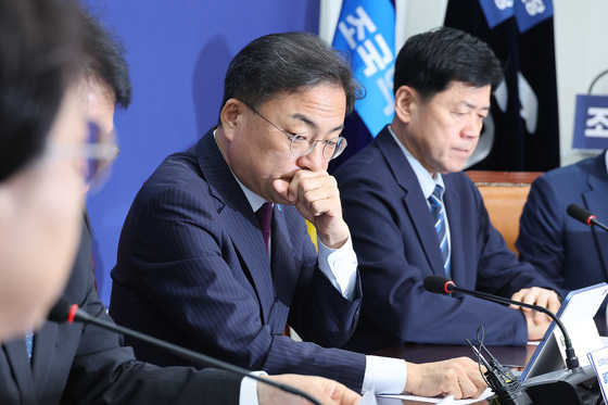연석회의 자리하는 신장식 대표