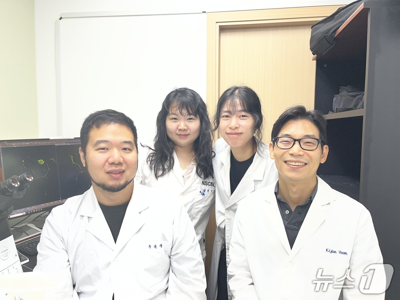 본문 이미지 - (왼쪽부터)KAIST 생명과학과 구본상·황희선·박민영 학생, 윤기준 교수(KAIST 제공) /뉴스1