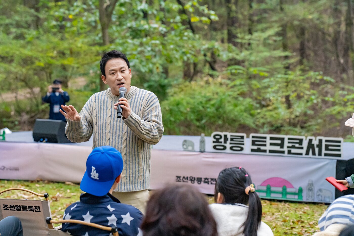 본문 이미지 - '2025년 세계유산 조선왕릉축전' 중 토크콘서트의 강사로 나선 서경석.(국가유산청 제공)
