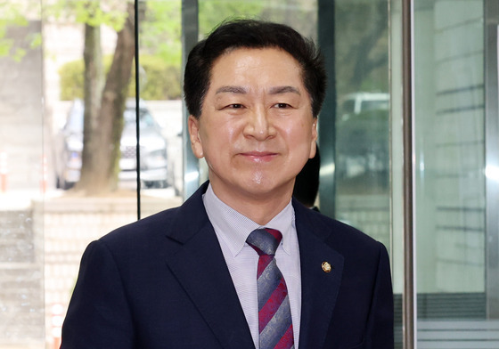 재판 출석하는 김기현 의원