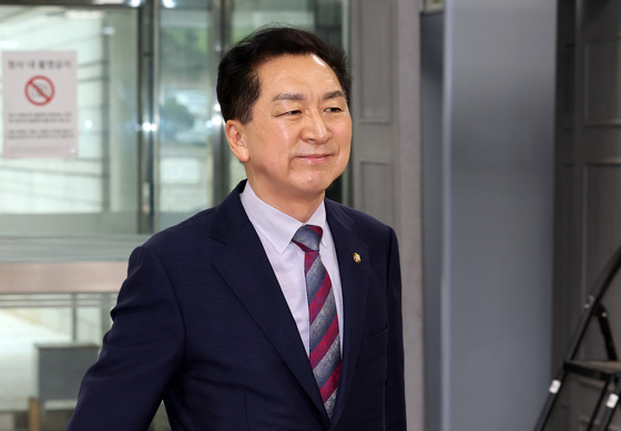 법정 향하는 김기현 국민의힘 의원
