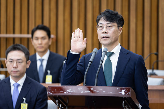 인사청문회 선서하는 김성수 대법관 후보자