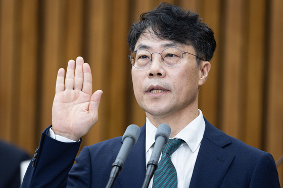 인사청문회 선서하는 김성수 대법관 후보자