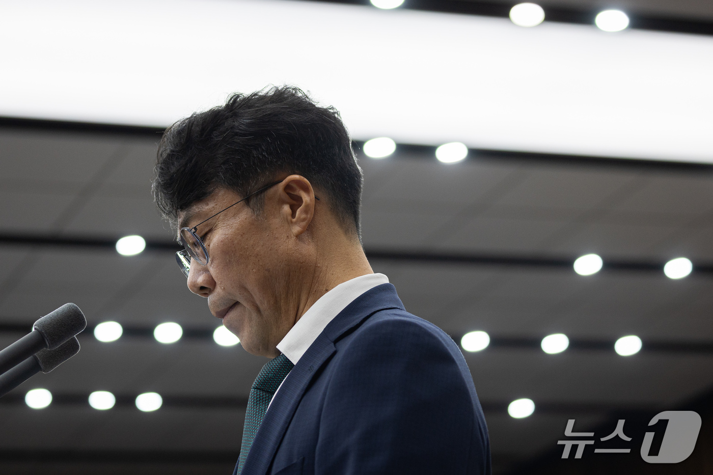 (서울=뉴스1) 유승관 기자 = 김성수 대법관 후보자가 14일 서울 여의도 국회에서 열린 대법관(김성수) 임명동의안 심사를 위한 인사청문회에 출석해 인사말을 하고 있다. 2026. …