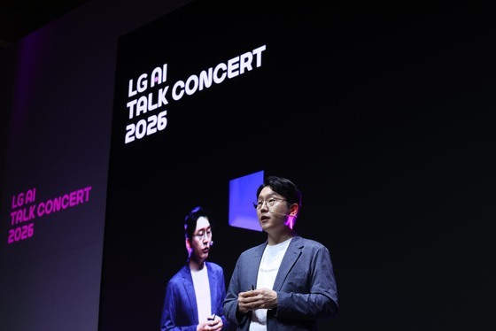 LG AI연구원장 "AI 감속론 공감하지만 개발 계속돼야"