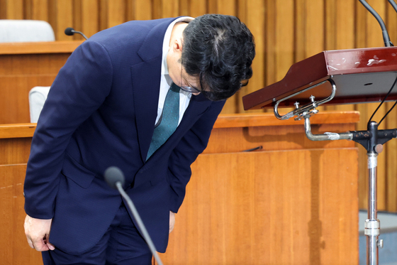 인사하는 김성수 후보자