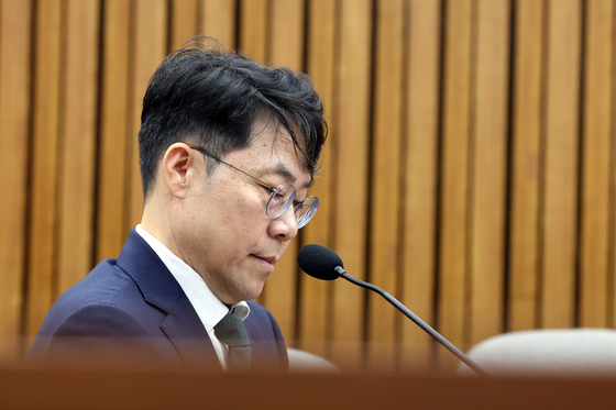 생각에 잠긴 김성수 후보자