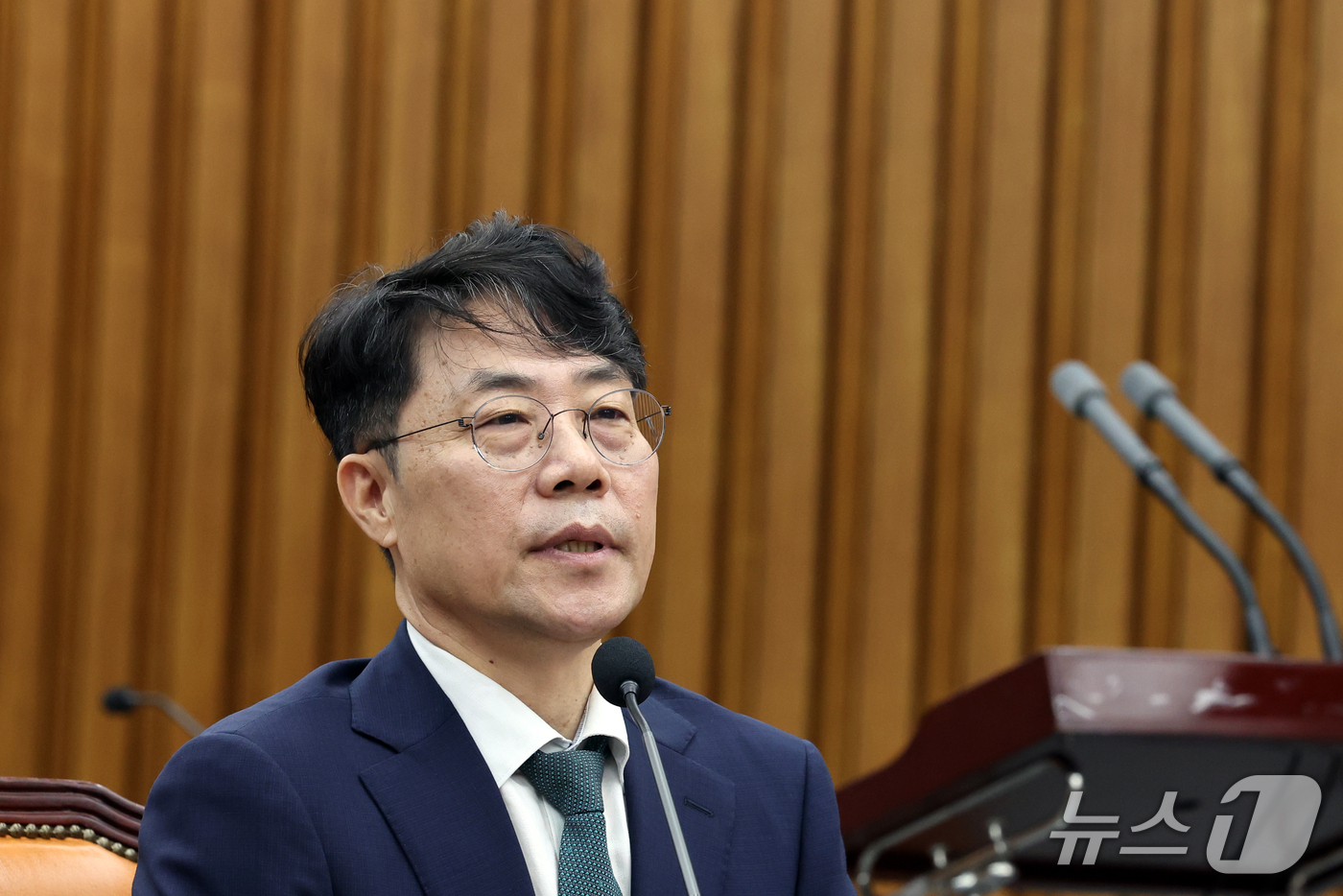 (서울=뉴스1) 황기선 기자 = 김성수 대법관 후보자가 14일 오전 서울 여의도 국회에서 열린 인사청문회에서 의원질의에 답하고 있다. 2026.9.14/뉴스1