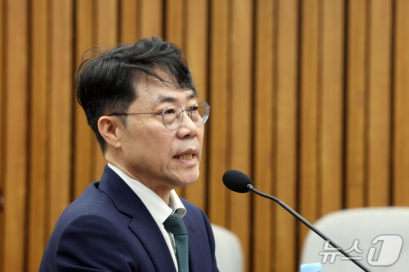 (서울=뉴스1) 황기선 기자 = 김성수 대법관 후보자가 14일 오전 서울 여의도 국회에서 열린 인사청문회에서 의원질의에 답하고 있다. 2026.9.14/뉴스1