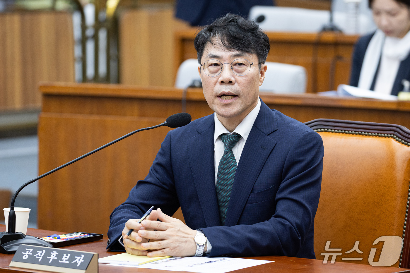 (서울=뉴스1) 유승관 기자 = 김성수 대법관 후보자가 14일 서울 여의도 국회에서 열린 대법관(김성수) 임명동의안 심사를 위한 인사청문회에 출석해 의원 질의에 답하고 있다. 20 …