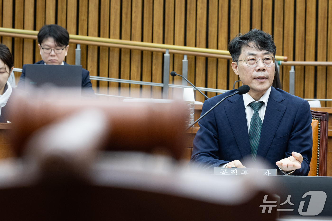 (서울=뉴스1) 유승관 기자 = 김성수 대법관 후보자가 14일 서울 여의도 국회에서 열린 대법관(김성수) 임명동의안 심사를 위한 인사청문회에 출석해 의원 질의에 답하고 있다. 20 …