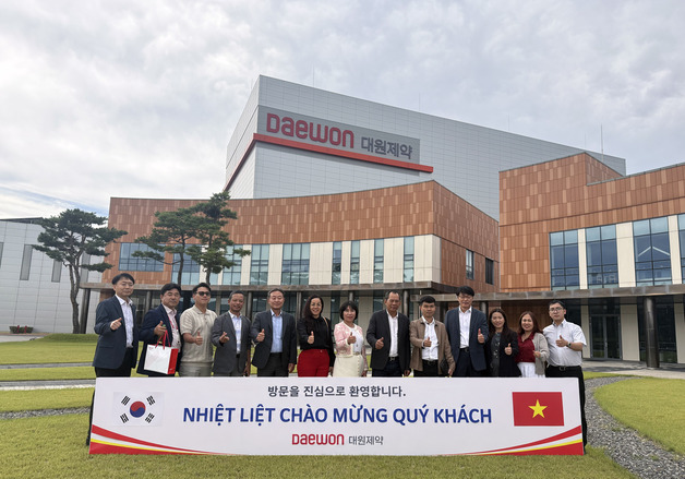 베트남 제약 사절단, 대원제약 진천공장 방문…스마트팩토리 견학