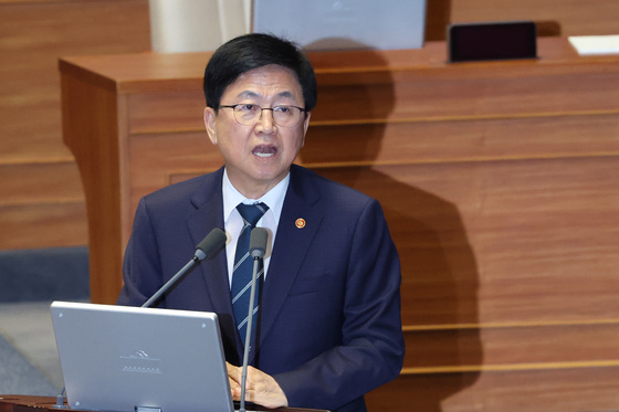 교육장관 "대입 원서접수, 직접 관리 검토…'수시 먹통' 책임있다면 지겠다"