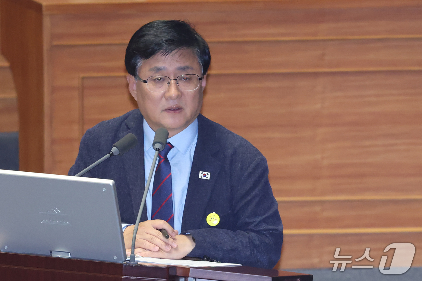 (서울=뉴스1) 신웅수 기자 = 김성환 기후에너지환경부 장관이 14일 서울 여의도 국회에서 열린 제439회국회(정기회) 8차 본회의 대정부질문에서 교육·사회·문화에 관한 질문에 답 …