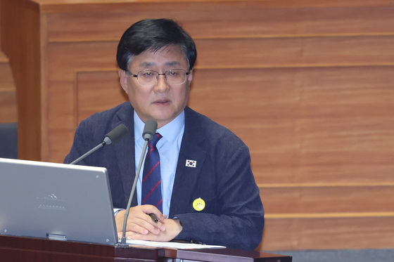 대정부질문 답변하는 김성환 장관