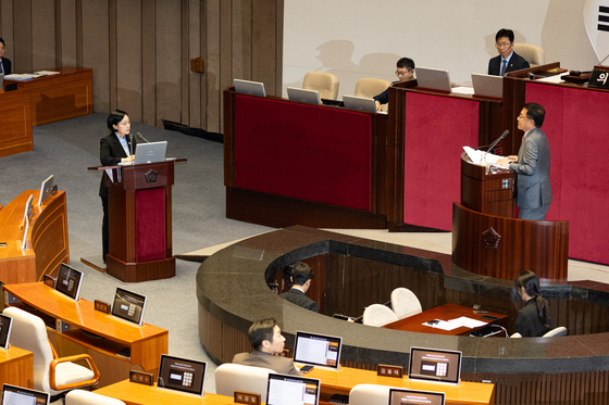 野 "권력 오만해 민심 안 들어" 與 "일사천리 개혁 못해 죄송"