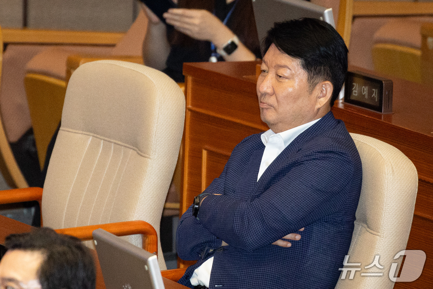 (서울=뉴스1) 유승관 기자 = 권영진 국민의힘 의원이 14일 서울 여의도 국회에서 열린 제439회 국회(정기회) 제8차 본회의에 참석해 자리하고 있다. 국민의힘 중앙윤리위원회는 …