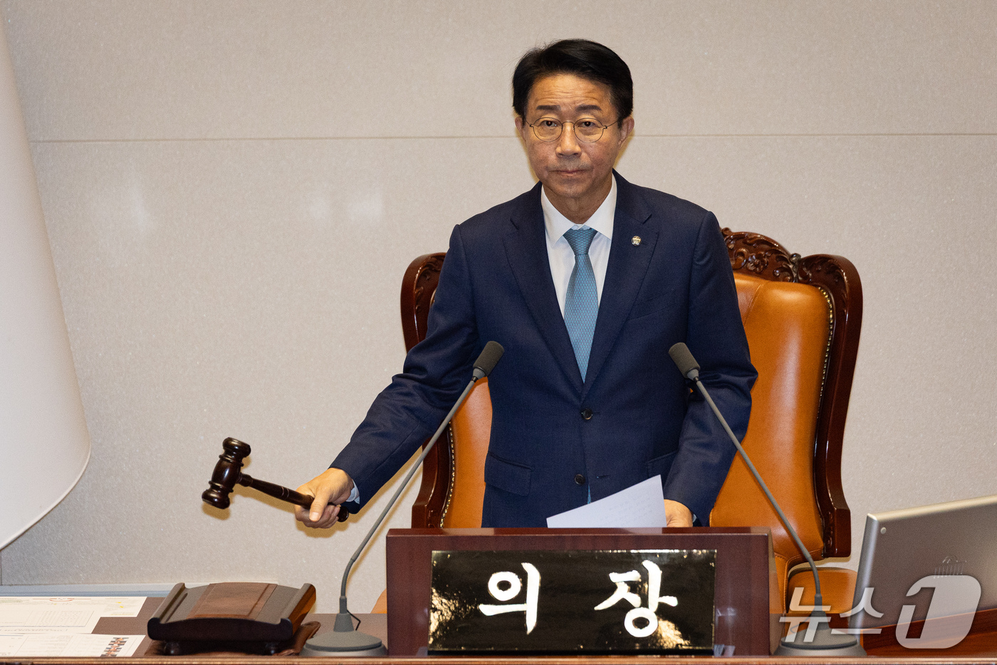 (서울=뉴스1) 유승관 기자 = 조정식 국회의장이 14일 서울 여의도 국회에서 열린 제439회 국회(정기회) 제8차 본회의에서 의사봉을 두드리고 있다. 2026.9.14/뉴스1