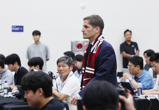 기자회견 마친 모레노 감독
