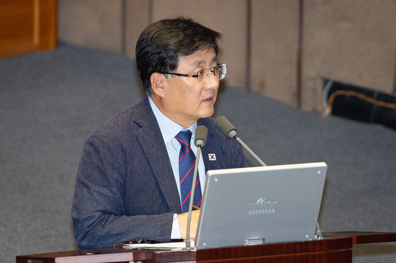 대정부질문 답변하는 김성환 장관