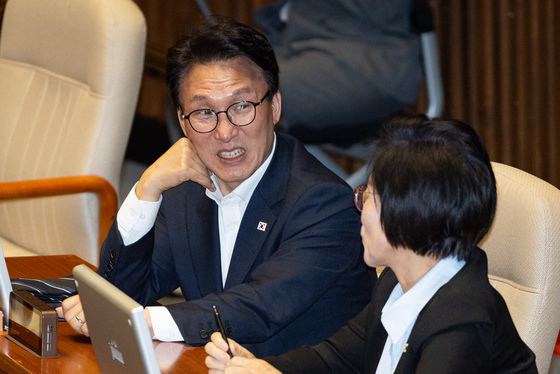 최민희 최고위원과 대화하는 김민석 대표