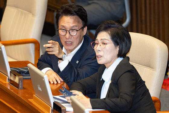 대화 나누는 김민석·최민희