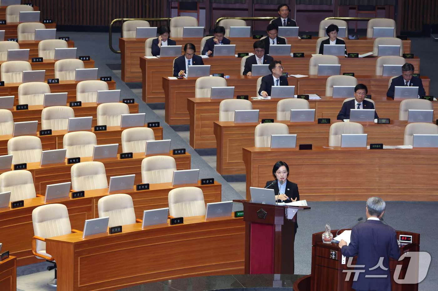 (서울=뉴스1) 신웅수 기자 = 한성숙 국무총리를 비롯한 국무위원들이 14일 서울 여의도 국회에서 열린 제439회국회(정기회) 8차 본회의 대정부질문에 자리하고 있다. 2026.9 …