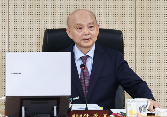 안창호 인권위원장 "노인, 나이로 차별받지 않고 존엄 누려야"