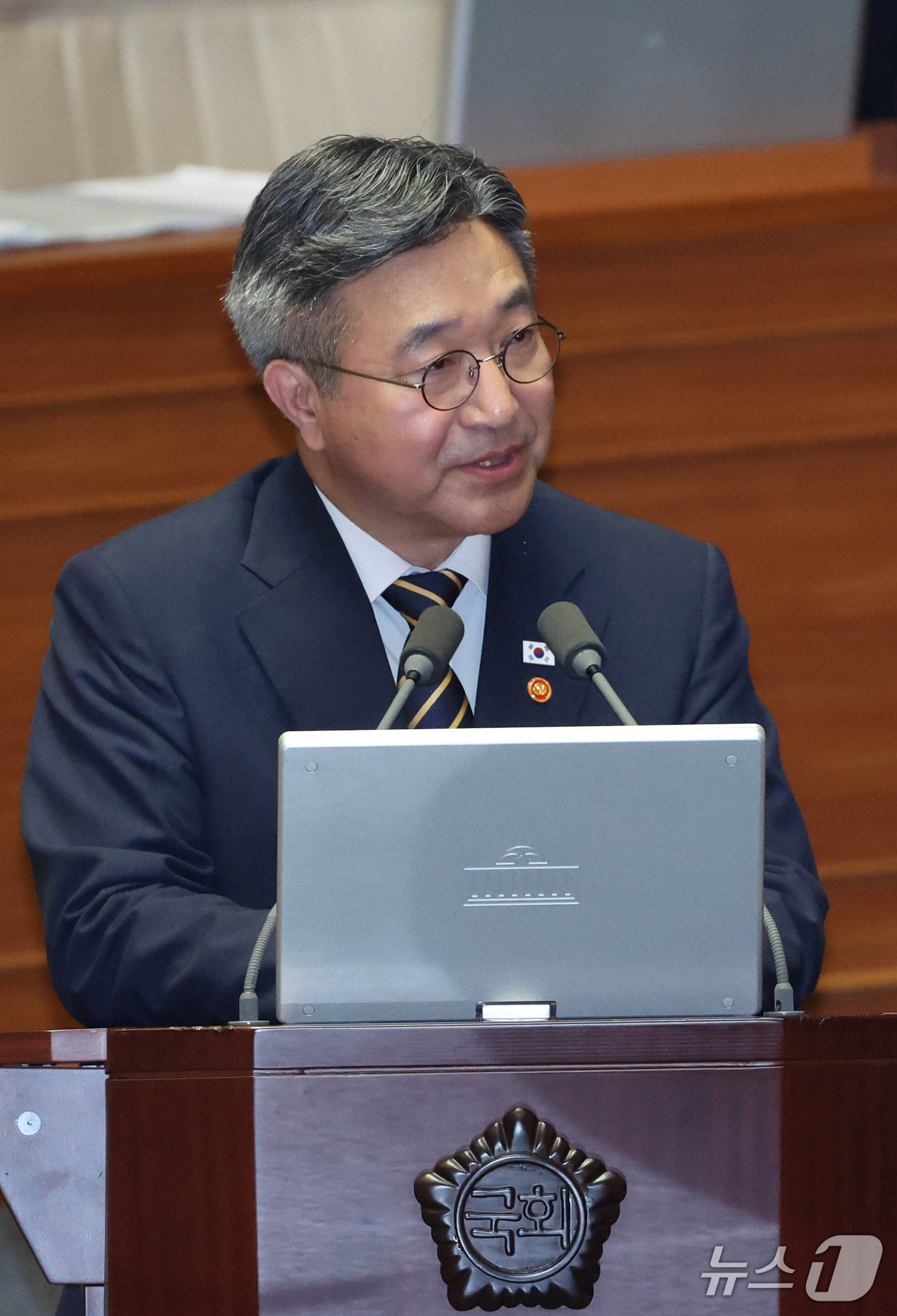 (서울=뉴스1) 신웅수 기자 = 윤호중 행정안전부 장관이 14일 서울 여의도 국회에서 열린 제439회국회(정기회) 8차 본회의 대정부질문에서 교육·사회·문화에 관한 질문에 답변하고 …