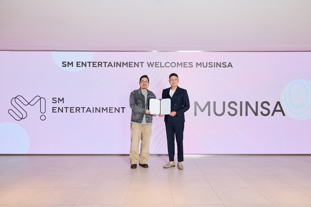 SM엔터, 무신사와 MOU 체결…K팝 IP로 협업