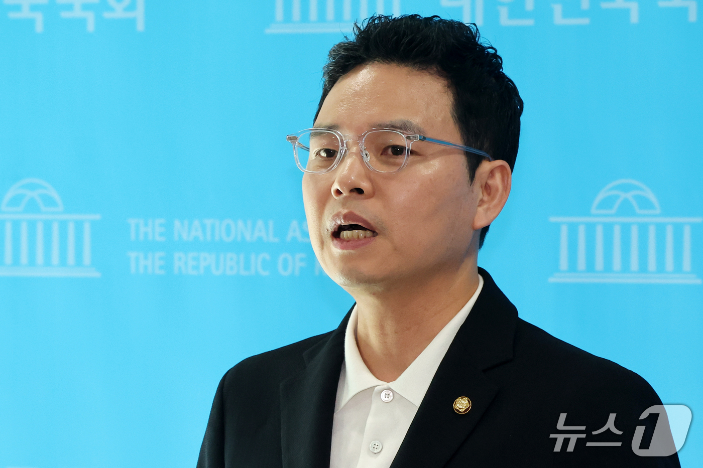 (서울=뉴스1) 황기선 기자 = 박정훈 국민의힘 의원이 14일 오후 서울 여의도 국회 소통관에서 김승원 법무부 장관 후보자 의혹 관련 기자회견을 마치고 취재진 질문에 답하고 있다. …