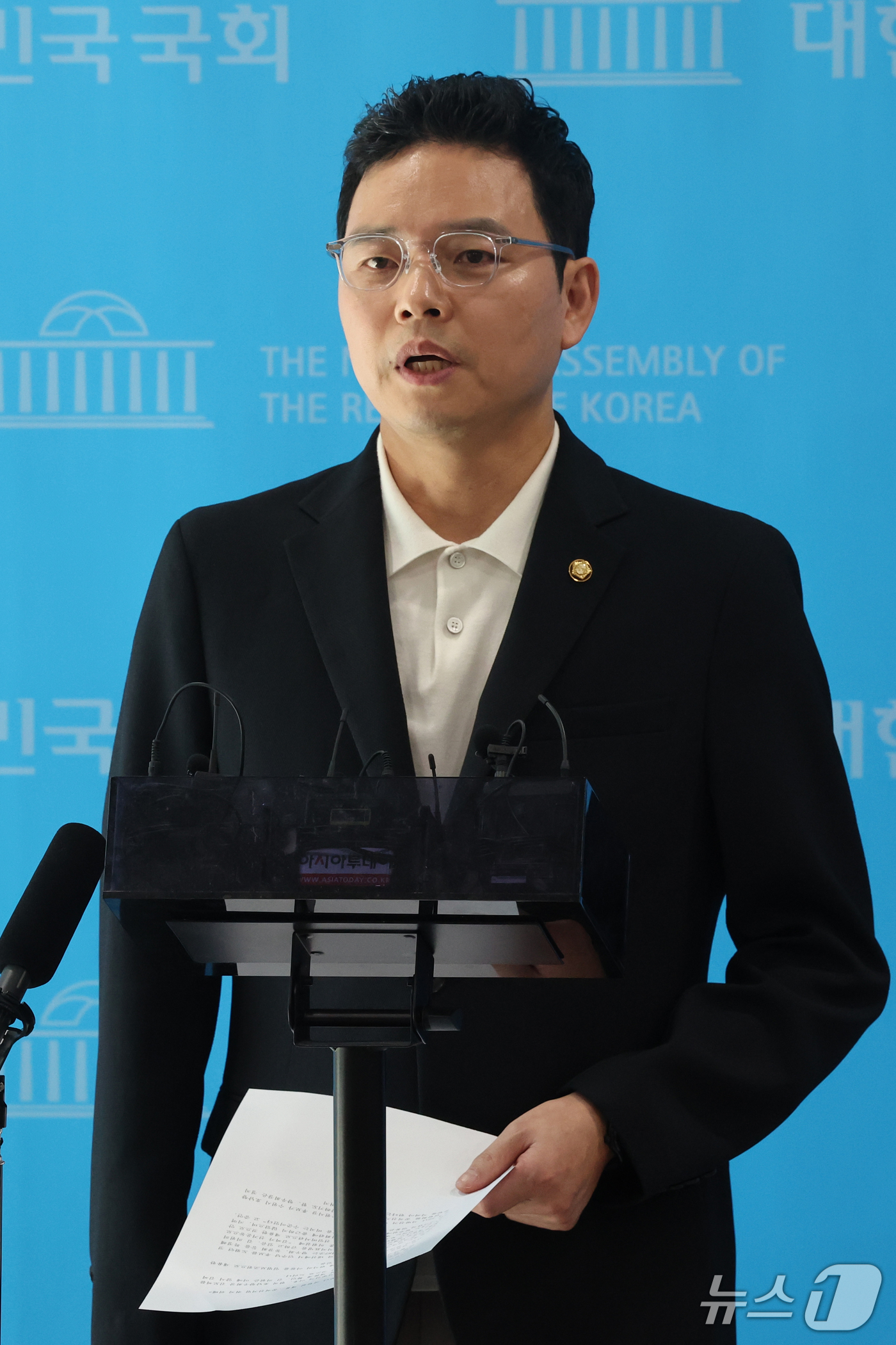 (서울=뉴스1) 황기선 기자 = 박정훈 국민의힘 의원이 14일 오후 서울 여의도 국회 소통관에서 김승원 법무부 장관 후보자 의혹 관련 기자회견을 마치고 취재진 질문에 답하고 있다. …