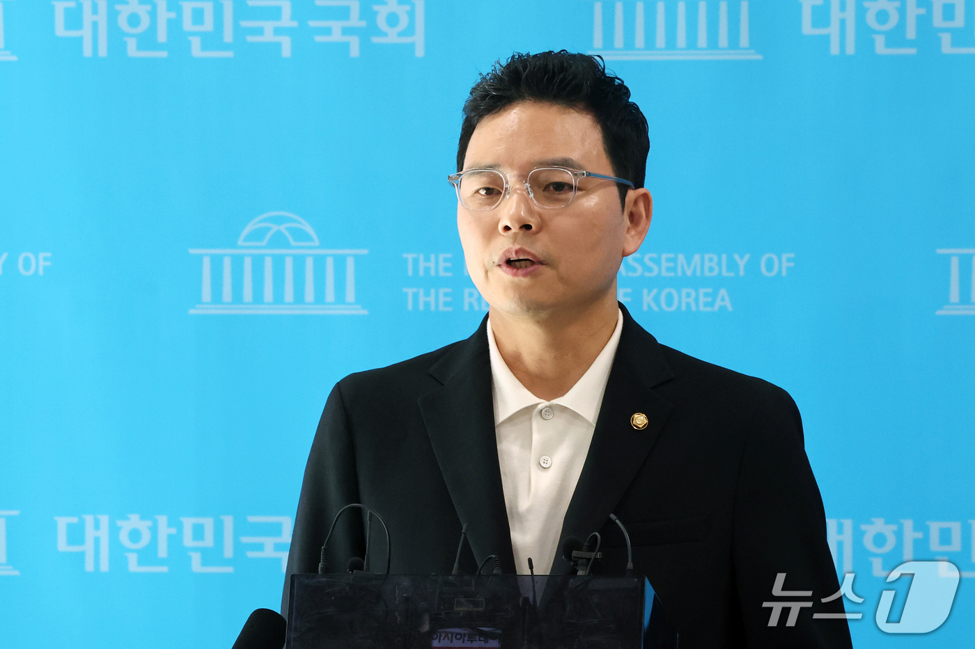 (서울=뉴스1) 황기선 기자 = 박정훈 국민의힘 의원이 14일 오후 서울 여의도 국회 소통관에서 김승원 법무부 장관 후보자 의혹 관련 기자회견을 마치고 취재진 질문에 답하고 있다. …