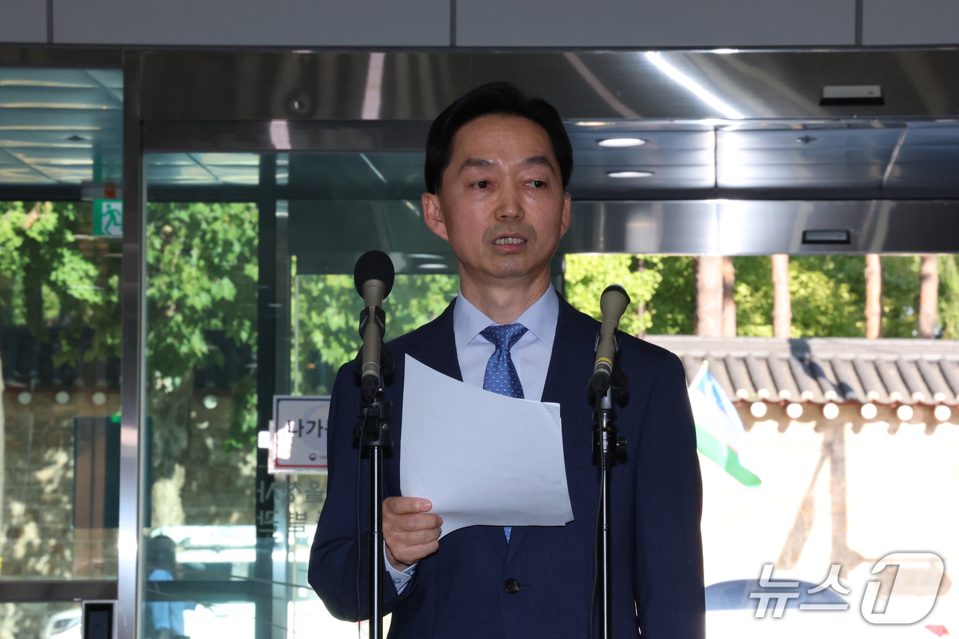 (서울=뉴스1) 박세연 기자 = 김지용 중대범죄수사청장 후보자가 14일 오후 청문회 준비 사무실이 마련된 서울 종로구 정부서울청사 창성동 별관에서 입장 발표를 하고 있다. 2026 …