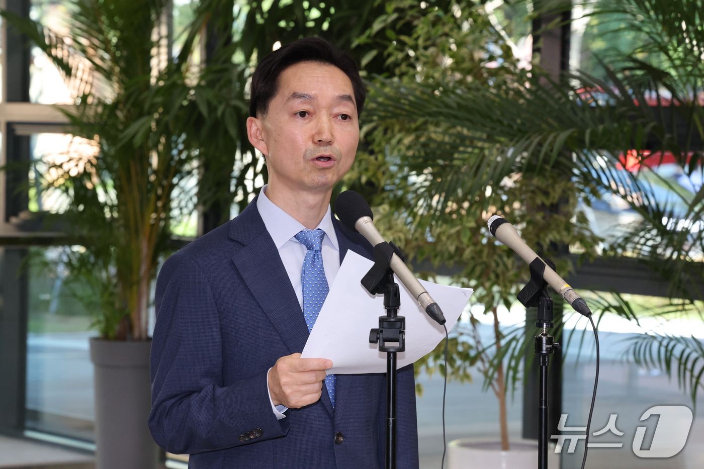 (서울=뉴스1) 박세연 기자 = 김지용 중대범죄수사청장 후보자가 14일 오후 청문회 준비 사무실이 마련된 서울 종로구 정부서울청사 창성동 별관에서 입장 발표를 하고 있다. 2026 …