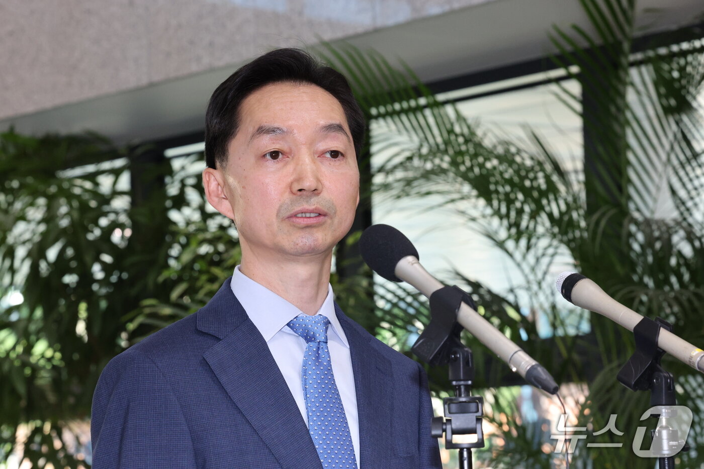 본문 이미지 - 김지용 중대범죄수사청장 후보자가 14일 오후 청문회 준비 사무실이 마련된 서울 종로구 정부서울청사 창성동 별관에서 입장 발표를 하고 있다. 2026.9.14 ⓒ 뉴스1 박세연 기자