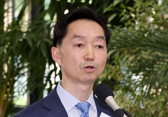 청문회 준비 사무실에서 입장 발표하는 김지용 후보자