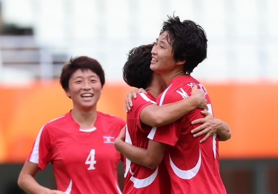'채은영 골' 기뻐하는 북한 여자축구대표팀