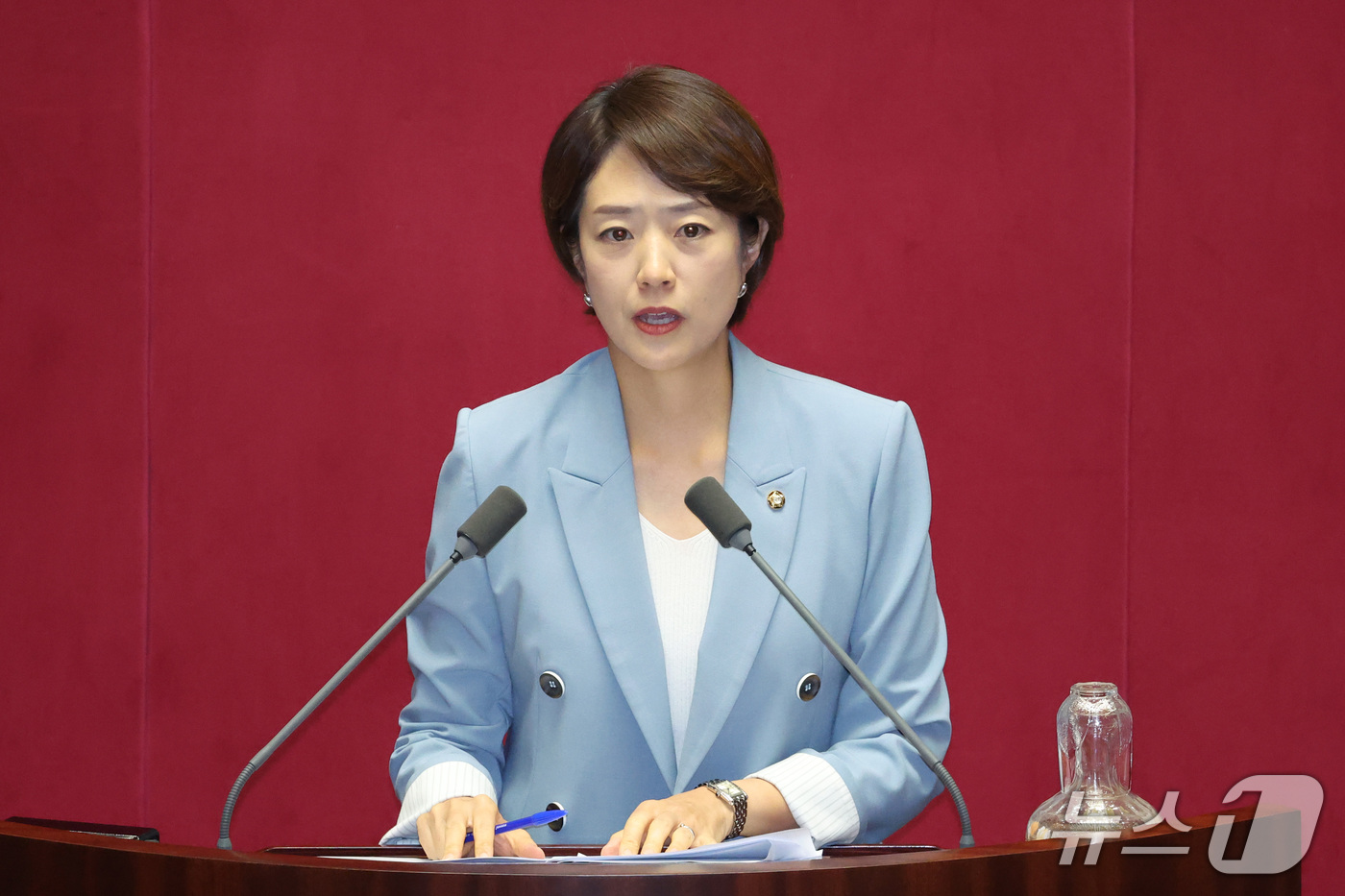 (서울=뉴스1) 신웅수 기자 = 고민정 더불어민주당 의원이 14일 서울 여의도 국회에서 열린 제439회국회(정기회) 8차 본회의 대정부질문에서 교육·사회·문화에 관한 질문을 하고 …