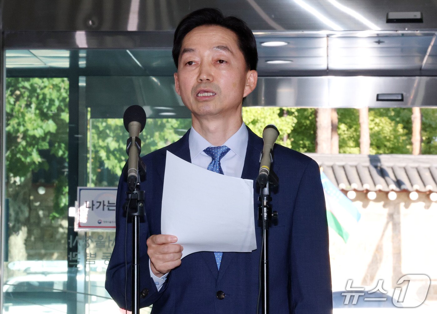 본문 이미지 - 김지용 중대범죄수사청장 후보자가 14일 오후 청문회 준비 사무실이 마련된 서울 종로구 정부서울청사 창성동 별관에서 입장 발표를 하고 있다. 2026.9.14 ⓒ 뉴스1 박세연 기자
