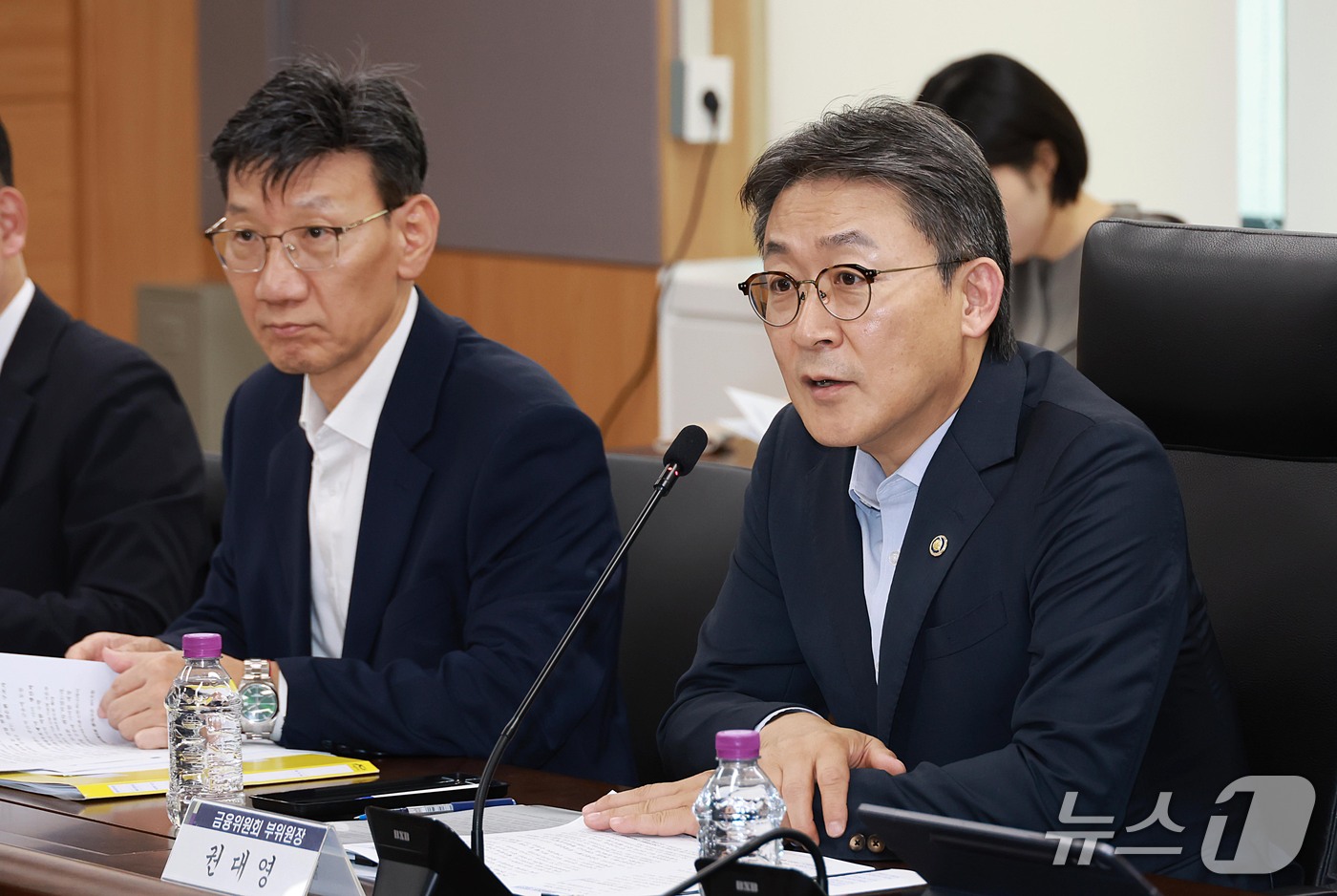 (서울=뉴스1) = 권대영 금융위원회 부위원장이 지난 14일 오후 서울 종로구 정부서울청사에서 열린 제5차 금융업권 생산적 금융협의체에서 참석자들과 생산적 금융 내재화 방안에 대해 …