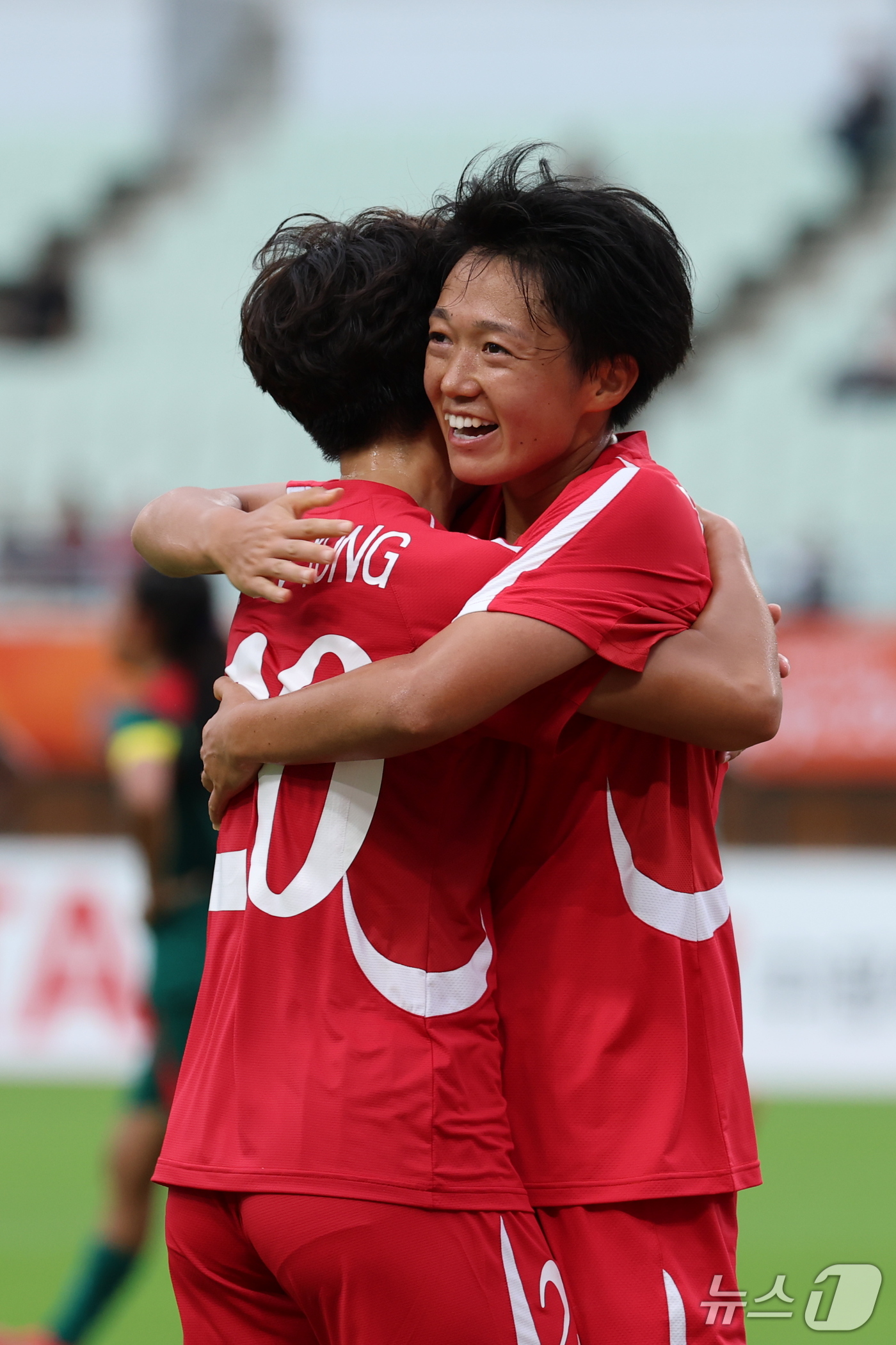 (오사카=뉴스1) 안은나 기자 = 14일 오후 일본 오사카 나가이스타디움에서 열린 2026 아이치·나고야 아시안게임 여자축구 예선 F조 1차전 북한과 방글라데시의 경기, 북한 리송 …