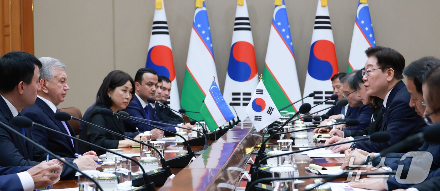 (서울=뉴스1) 이재명 기자 = 이재명 대통령과 샤브카트 미르지요예프 우즈베키스탄 대통령이 14일 청와대에서 확대 회담을 하고 있다. 2026.9.14/뉴스1