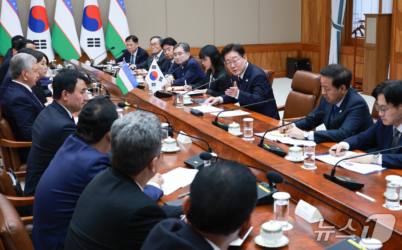 본문 이미지 - 이재명 대통령과 샤브카트 미르지요예프 우즈베키스탄 대통령이 14일 청와대에서 확대 회담을 하고 있다. 2026.9.14 ⓒ 뉴스1 이재명 기자
