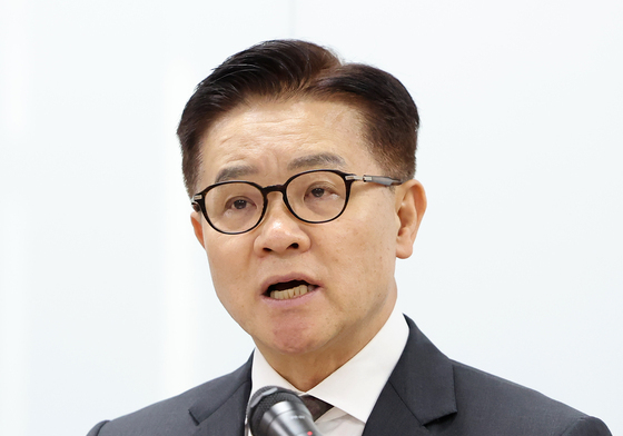 수시 원서 접수 시스템 장애 발생에 사과하는 이기정 대교협 회장